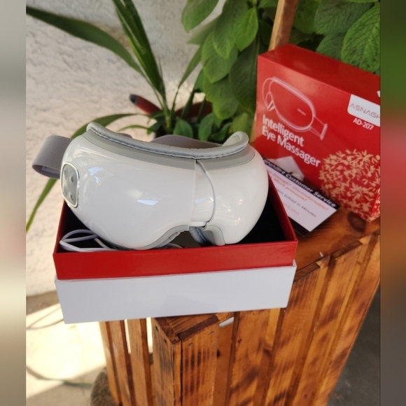 Eye Massager with Heat, for Women/Men, Eye Massager - Picture 4 of 4